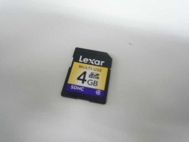 LexarのSDカード 4GB（市場相場は580円位）