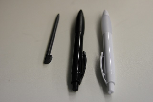 タッチペン。一番左が純正