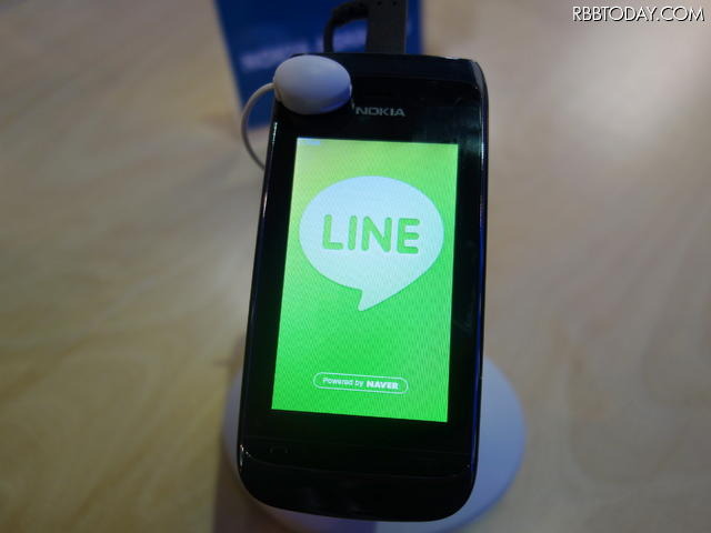 【MWC 2013】体験版LINEをインストールした「Asha」　ノキアブースで発見