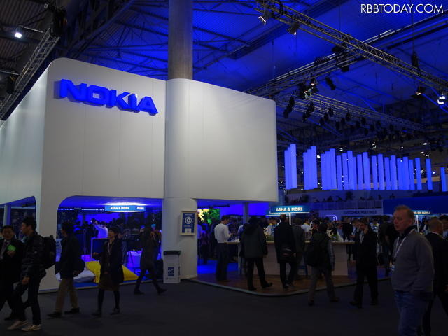 【MWC 2013】体験版LINEをインストールした「Asha」　ノキアブースで発見