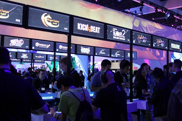 【E3 2013】ソニーブースは過去最大級のサイズで出迎え・・・3機種で充実のラインナップ
