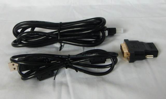 USB、HDMIケーブルとHDMI-DVI変換アダプタ