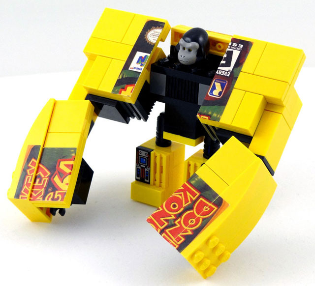 レゴブロックで作られた“NINTENDO64”本体が完全変形！　ロボットにトランスフォーム