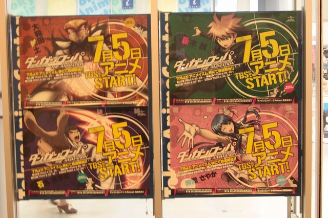 開催会場が追加！「ダンガンロンパ The Animation展 ～希望ヶ峰学園 体験入学～in東京アニメセンター」をフォトレポート ― 学級裁判のセットや原画・資料が展示