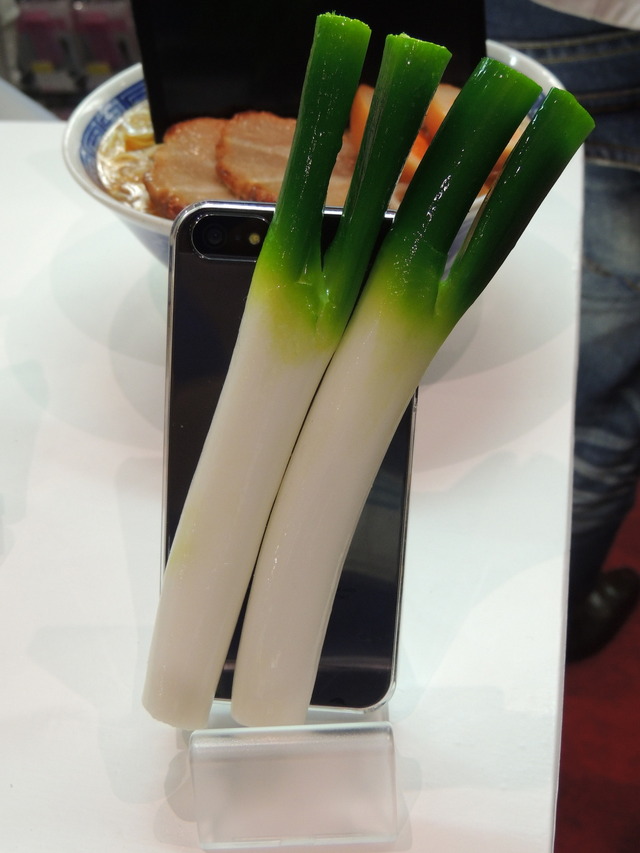 【東京ゲームショウ2013】長ネギ・ソーセージ・お弁当・エッグトースト・・・時代の最先端をいくiPhoneケースが販売中