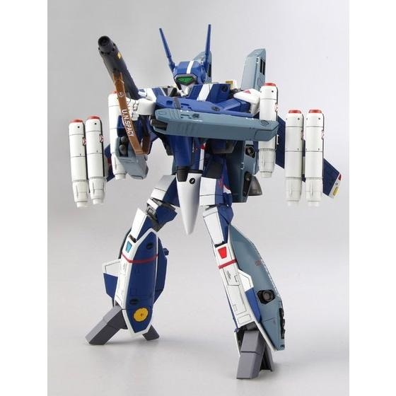 「超時空要塞マクロス」より、1/72スケールVF-1J スーパーバルキリー2機がプレミアムバンダイに登場