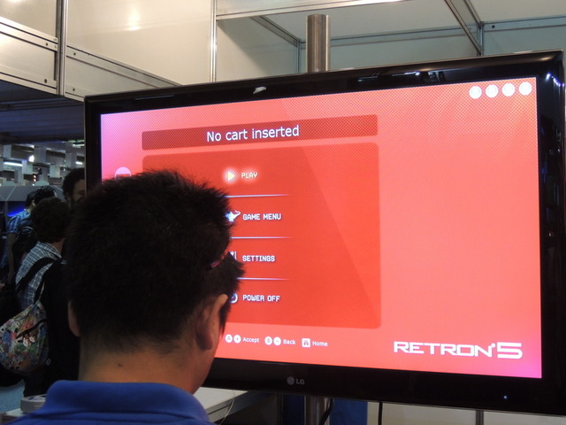 【ブラジルゲームショウ 2013】次世代機の裏で注目を集める新ハード？「RetroN 5」を遊んできた