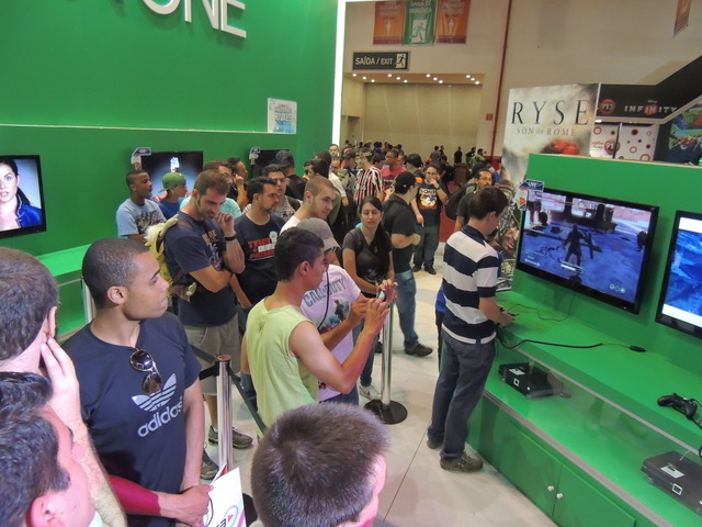 『Ryse：Son of Roma』試遊ブースの様子。Xbox Oneと接続している様子を見せていた。