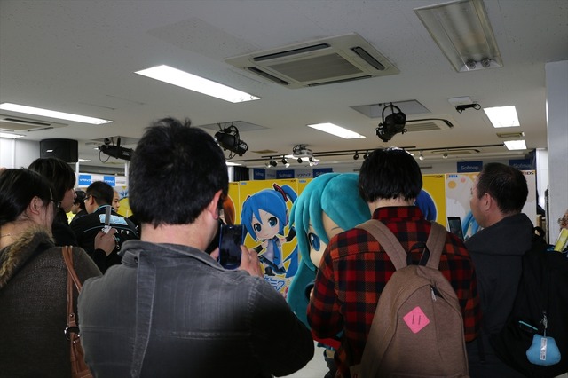 『初音ミク Project mirai 2』体験会はミクダヨー降臨でアイドル撮影会に!?『ぷよぷよ』とのコラボ経緯からビッグエコーとのコラボルーム視察レポート