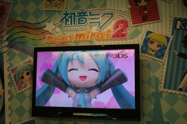 『初音ミク Project mirai 2』体験会はミクダヨー降臨でアイドル撮影会に!?『ぷよぷよ』とのコラボ経緯からビッグエコーとのコラボルーム視察レポート