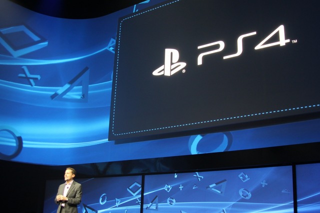 PS4を発表するアンドリュー・ハウス社長