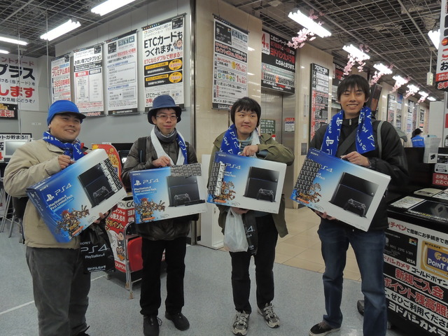 【PS4発売特集】PlayStation 4、遂に日本でも発売スタート ― 秋葉原には70名以上が集結