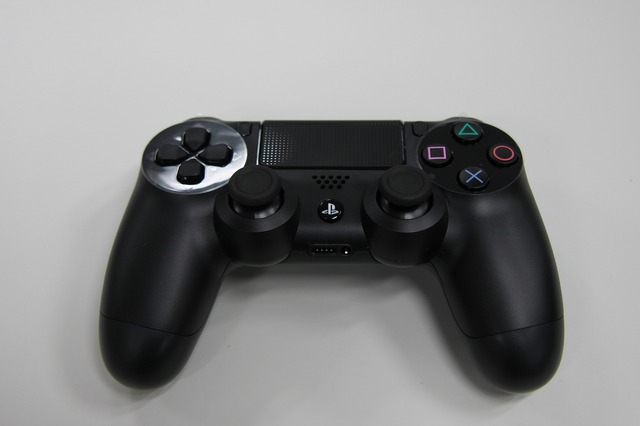 【PS4発売特集】日本版PS4を開封し、海外版と比較してみた