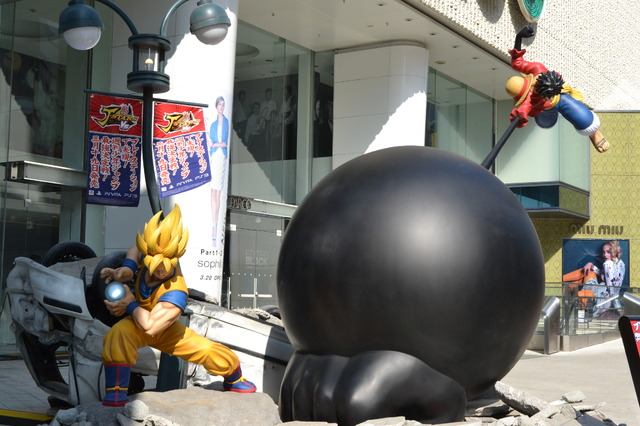 『Jスターズ ビクトリーバーサス』悟空 vs ルフィの迫力シーンを再現した巨大フィギュアが渋谷PARCO公園通り広場に登場