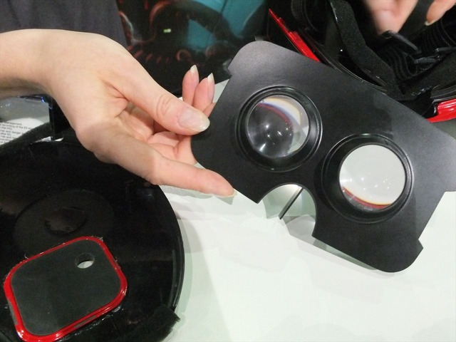 【E3 2014】VR機の新たな対抗馬！？スマートフォンを利用した4way HMD「Cmoar Personal Viewer」