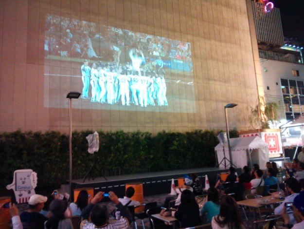 アメザリ平井、大阪・道頓堀でビルの壁を使ったゲーム実況イベントを発表