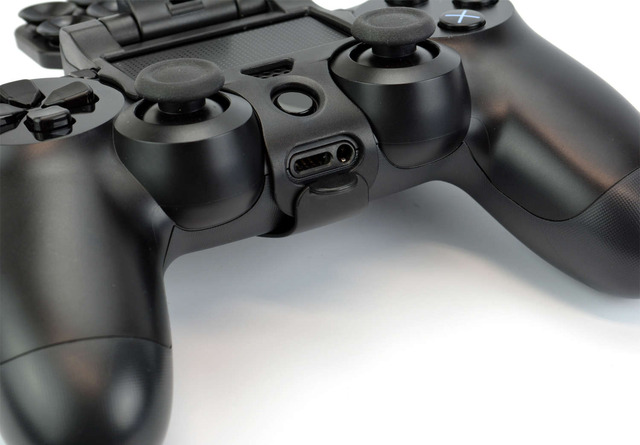 スマホと「DUALSHOCK 4」を接続するアタッチメントが登場
