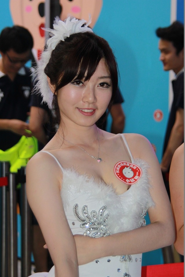 【China Joy 2014】雨の上海、でも熱気十分の会場でお出迎え、美女コンパニオン二日目編