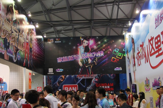 【China Joy 2014】中国のガンダムファンが集結!? 久遊網ブースではザク頭部がお出迎え