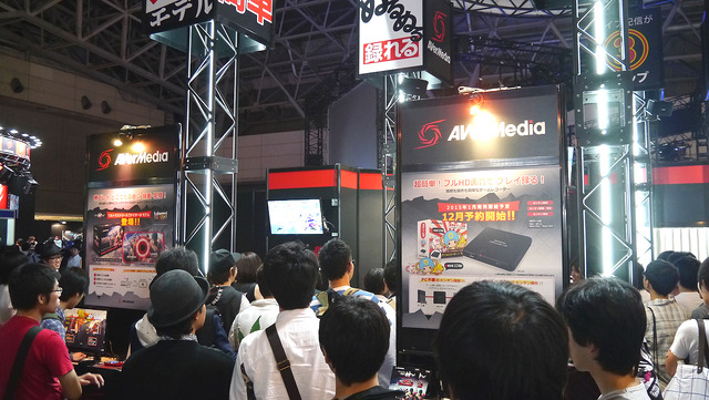 【TGS 2014】GamerBeeやボンちゃん選手が登場、『ウルIV』コラボ製品も ― AverMediaブースレポ