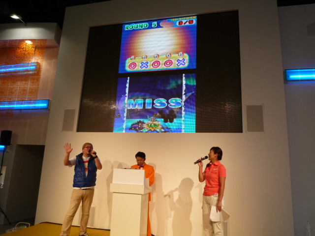 【TGS2008】ダンディ坂野さんも登場！DS『スペース パズルボブル』ゲーム大会