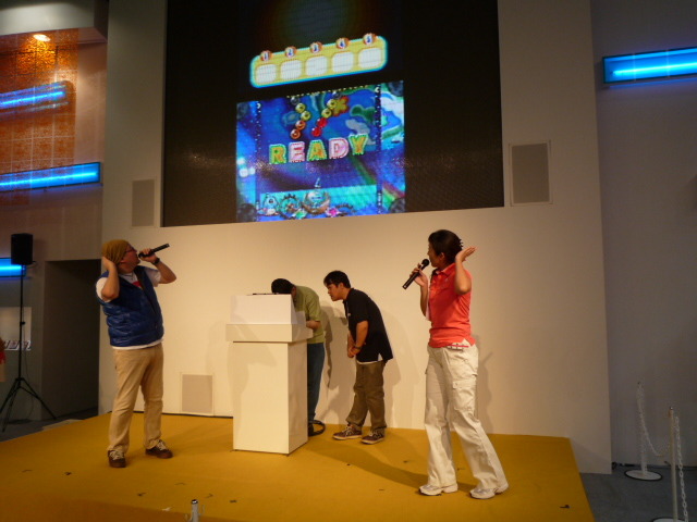 【TGS2008】ダンディ坂野さんも登場！DS『スペース パズルボブル』ゲーム大会