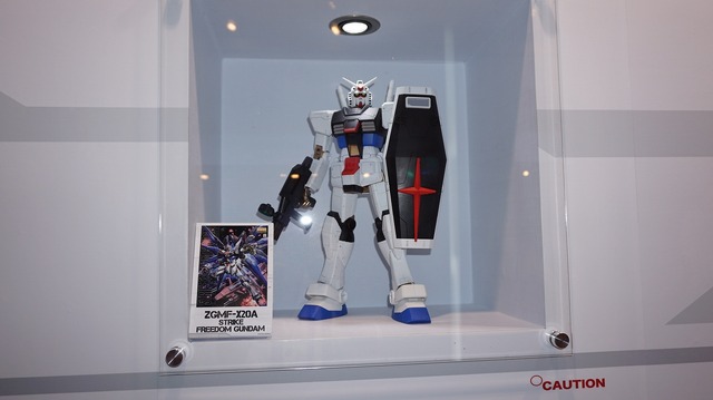 【G-STAR 2014】ガンダムをグフやユニコーン風にアレンジ！「RX-78-2」が36体立ち並ぶガンプラコーナーが熱い