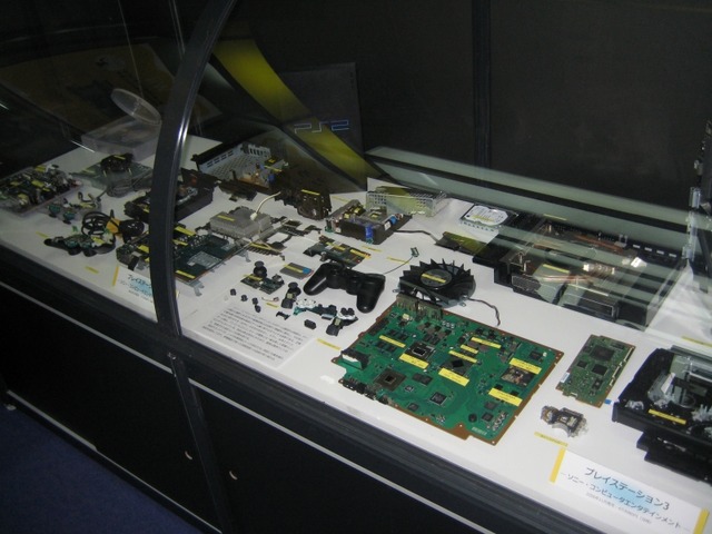 【TGS2008】貴重なファミコンも分解「ゲーム科学博物館」