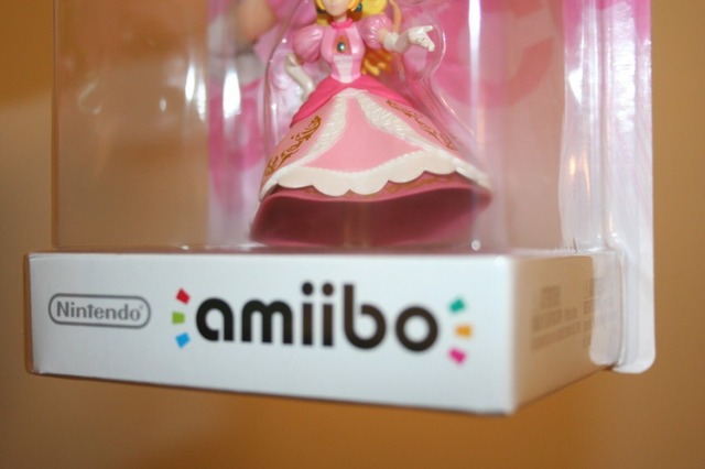 製造エラーの「amiibo」、サムスに続き足の無いピーチ姫がebay出品中