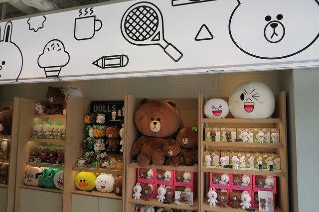 LINEファンの聖地!? 13日オープンの原宿「LINE FRIENDS STORE」をブラウン好きの編集長がチェック！