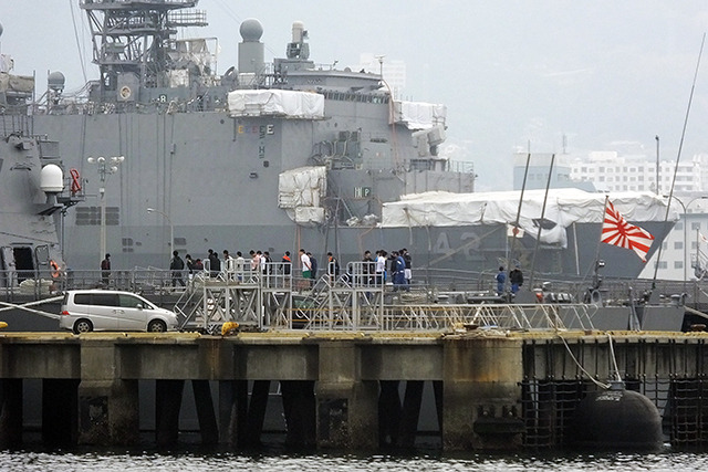 佐世保港クルーズから見えたイージス艦「あしがら」。三菱重工業長崎造船所で建造