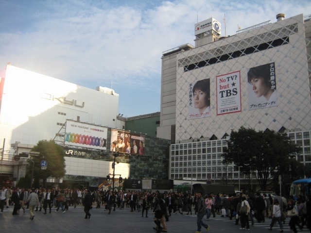 いよいよ明日発売、『GTA4』の巨大広告が渋谷に出現