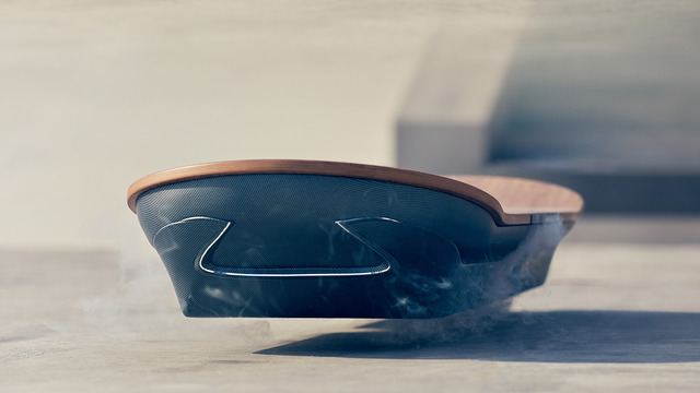 トヨタからホバーボード「Lexus hoverboard」発表…永久磁石で浮遊するスケボー