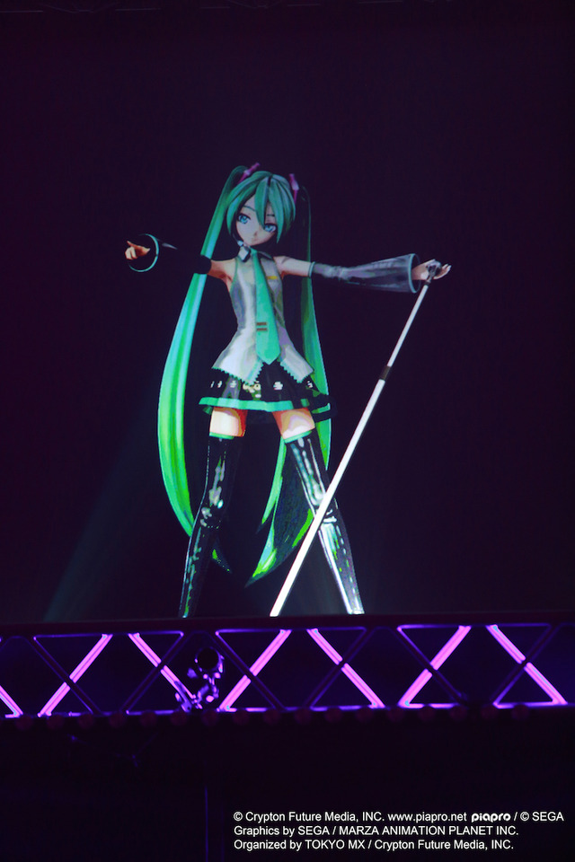 【レポート】デビューから8年、ついに初音ミクが武道館に！7回うるっとして2回ガチ泣きした「マジカルミライ 2015」初日ライブ