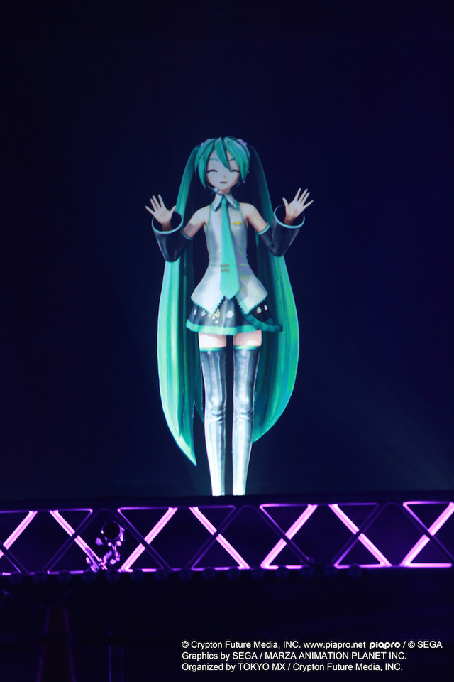 【レポート】デビューから8年、ついに初音ミクが武道館に！7回うるっとして2回ガチ泣きした「マジカルミライ 2015」初日ライブ