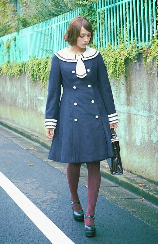 もしもアリスの通う学校があったら…「アリス×セーラー服」なツーフェイスコートが可愛い