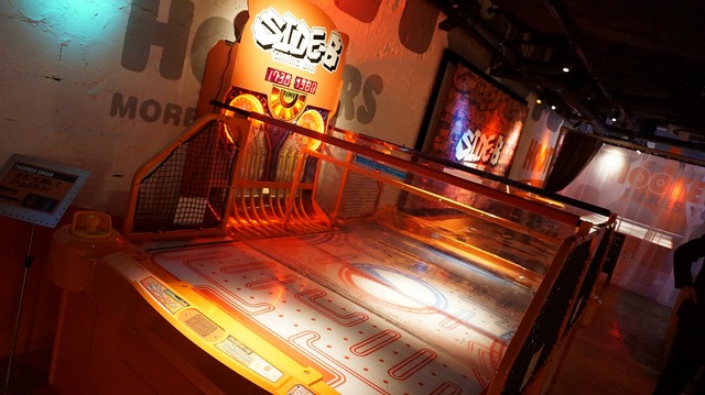 ナムコのゲーミングバー「SIDE-B」渋谷にオープン ― アーケードゲームはもちろん、アナログゲームや卓球も