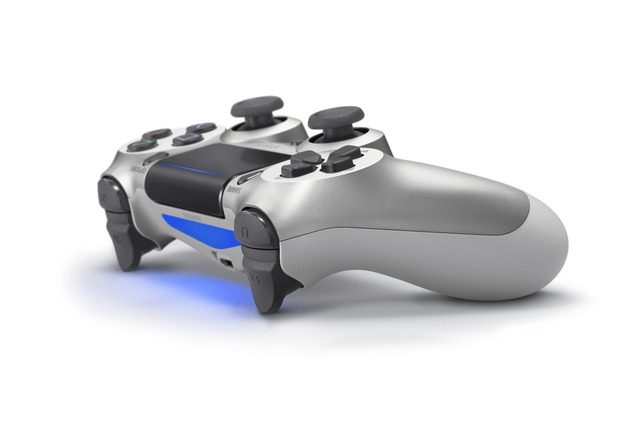 新型「DUALSHOCK 4」にゴールドとシルバー2つの新色が登場！12月15日より発売