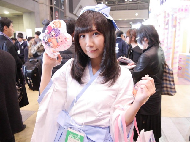 【コミケ91】企業ブースを彩った美女たちを写真100枚でお届け！