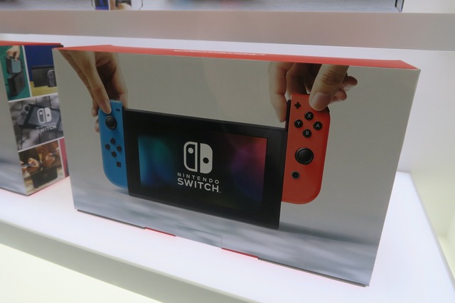 ニンテンドースイッチ本体・ジョイコン・周辺機器・パッケージをチェック！【フォトレポート】