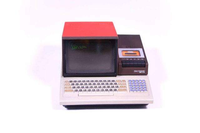 1979年のPC「MZ-80C」が1/4サイズで復活！ 最新のBASIC環境やエミュレーション機能を搭載