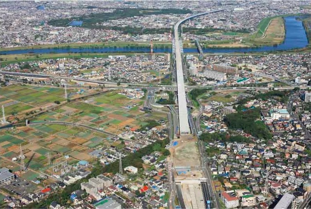 これまでになかったリアル謎解きゲームが登場─“高速道路上を実際に歩いて”謎を解け！