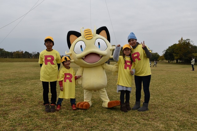 佐賀県にピカチュウ巨大人文字が出現―ニャース気球が襲来、サガせ！ロケット団1000万人！