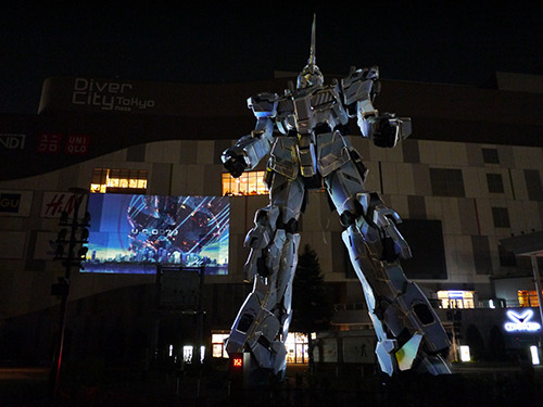 ユニコーンガンダム立像、お台場に立つ！ 演出や変型をフォトレポートでお届け（写真45枚）