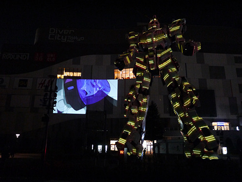 ユニコーンガンダム立像、お台場に立つ！ 演出や変型をフォトレポートでお届け（写真45枚）