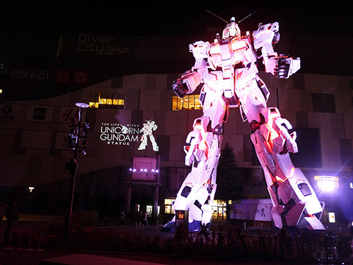 ユニコーンガンダム立像、お台場に立つ！ 演出や変型をフォトレポートでお届け（写真45枚）