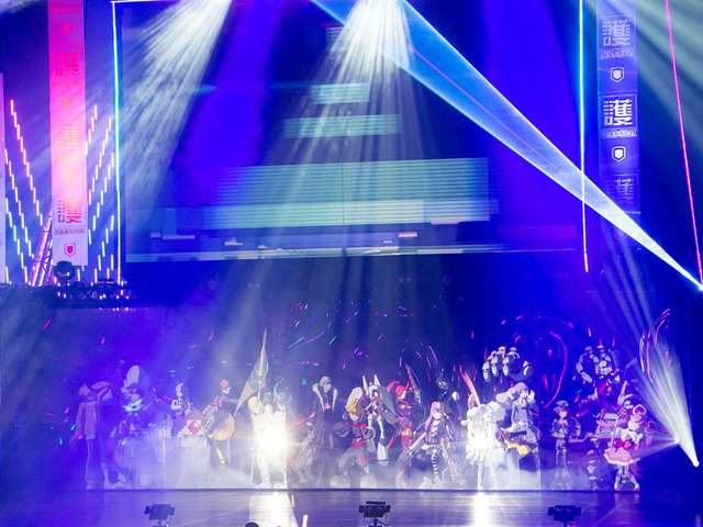 『#コンパスライブアリーナ』大阪公演が大盛況！女性に支持される強みは、映像と楽曲、さらにコスプレイヤー!?