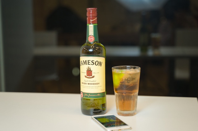 “世界が緑色に染まる日”を祝うため、アイリッシュウイスキーの「ジェムソン」がゲームを開発！プロゲーマーにガチで遊んでもらった