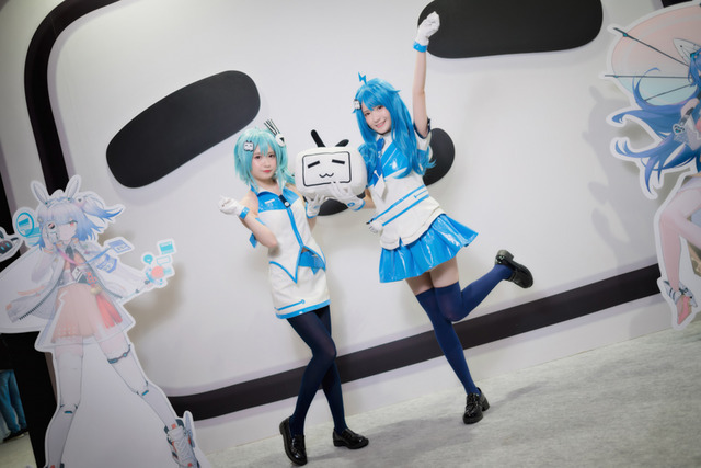 【コスプレ】「ビリビリ動画」双子の中国人気レイヤーがダンスパフォーマンスで魅了！【ニコニコ超会議2019】