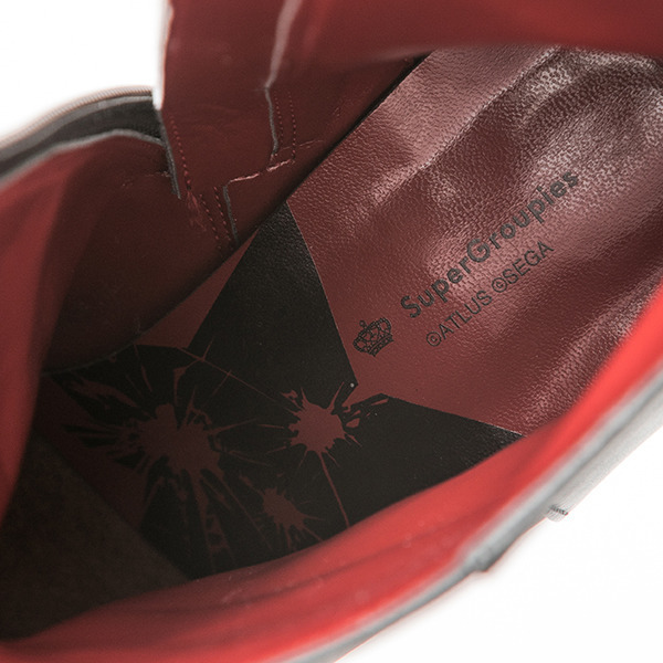 『ペルソナ5』コラボレーション 靴 ジョーカーモデル 19,800円（税別）（C）ATLUS （C）SEGA All rights reserved.